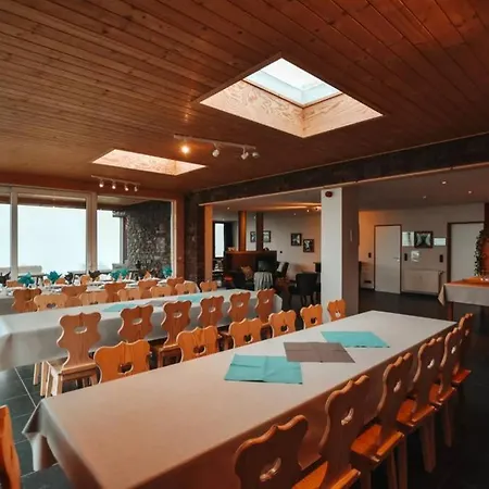 Holiday home Les Loneux 27 Pers, - Vue Incroyable - Wellness, Billard, Cinema Malmedy